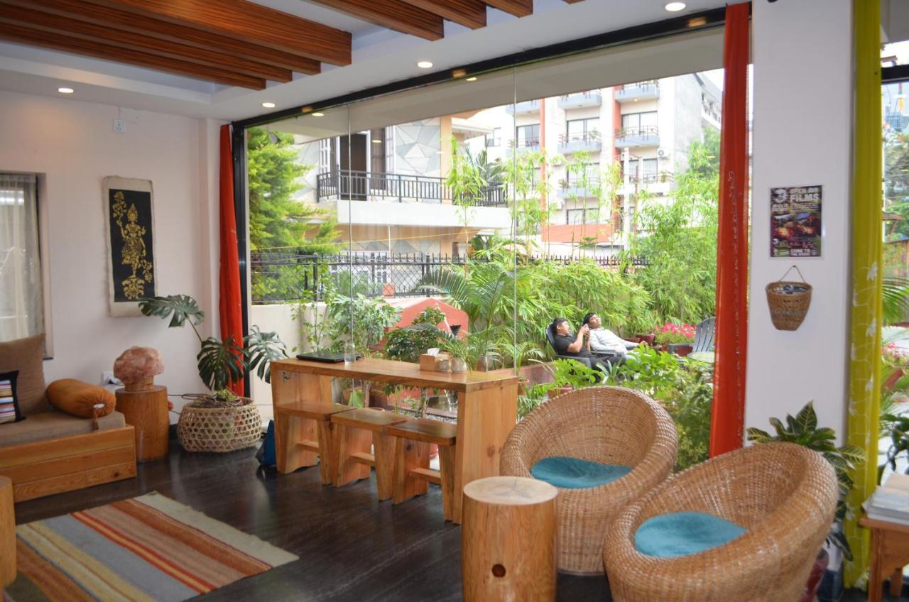 Hotel Karuna Pokhara Extérieur photo