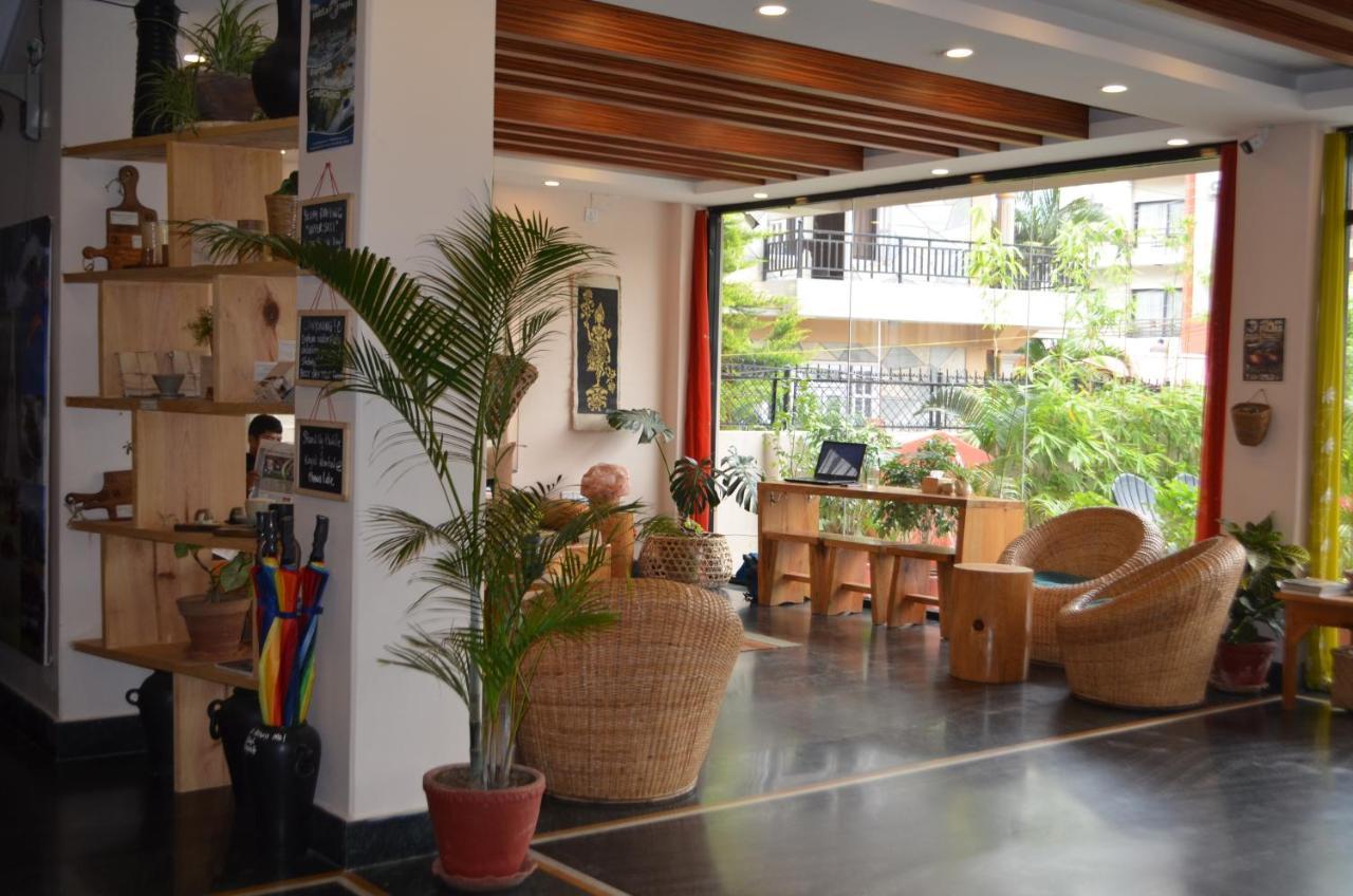 Hotel Karuna Pokhara Extérieur photo