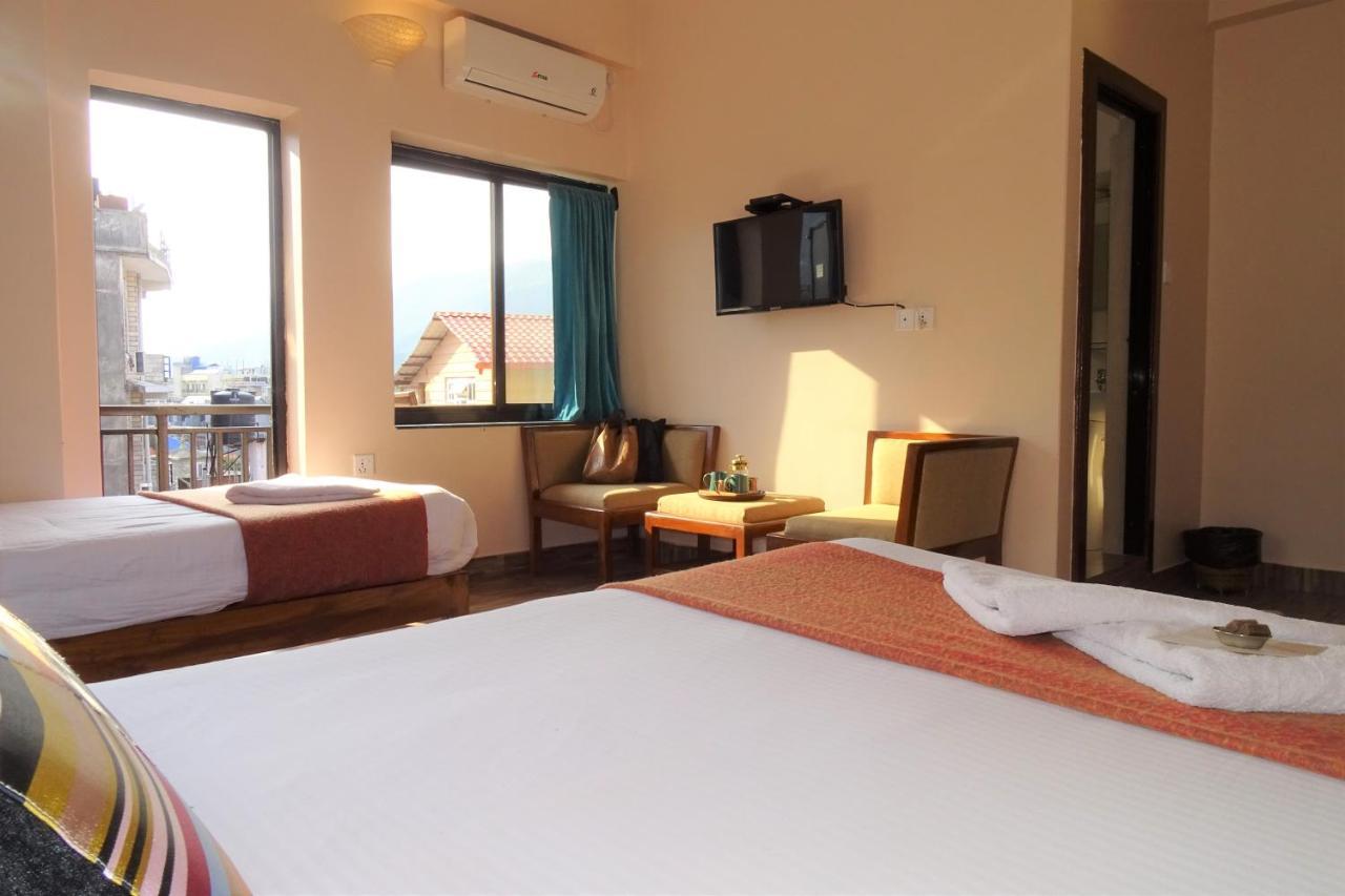 Hotel Karuna Pokhara Extérieur photo