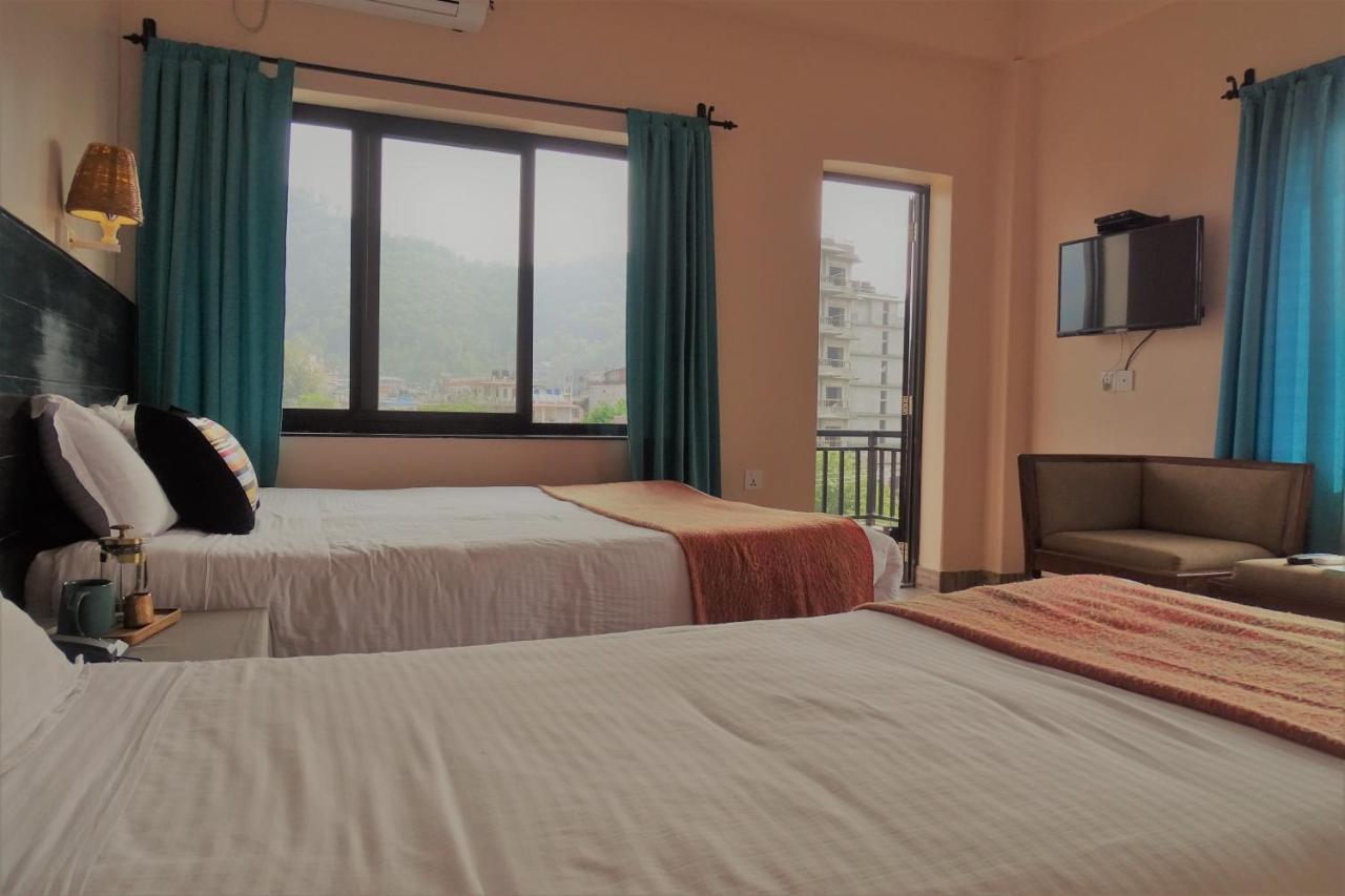 Hotel Karuna Pokhara Extérieur photo