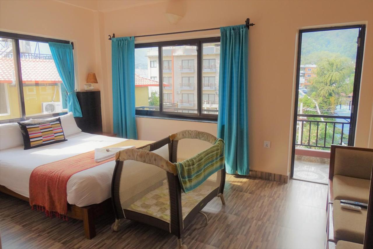 Hotel Karuna Pokhara Extérieur photo