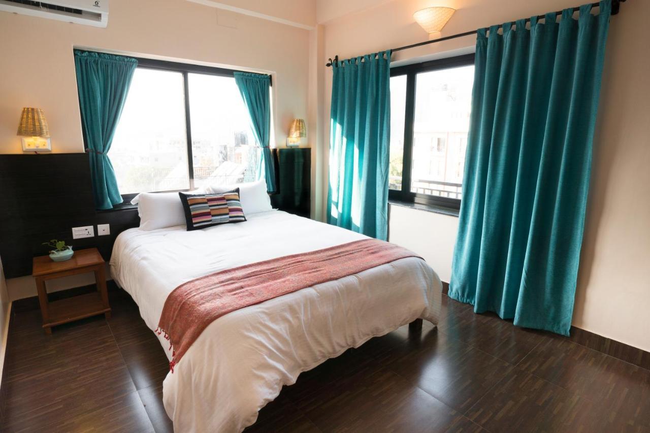 Hotel Karuna Pokhara Extérieur photo