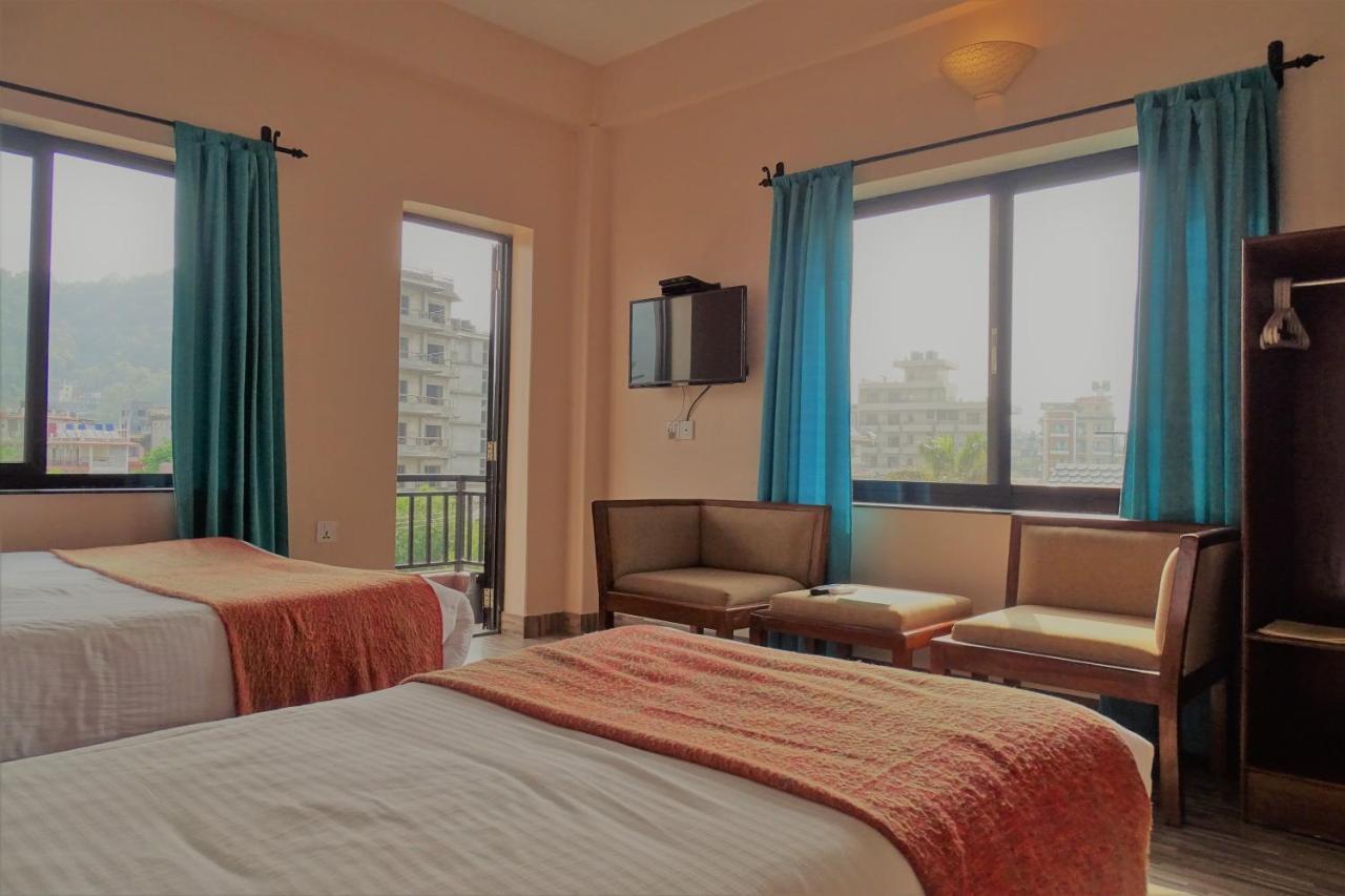 Hotel Karuna Pokhara Extérieur photo