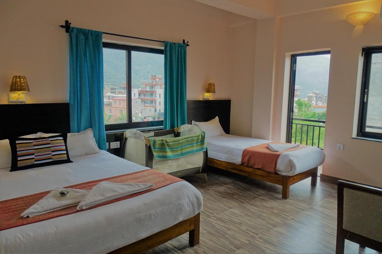 Hotel Karuna Pokhara Extérieur photo