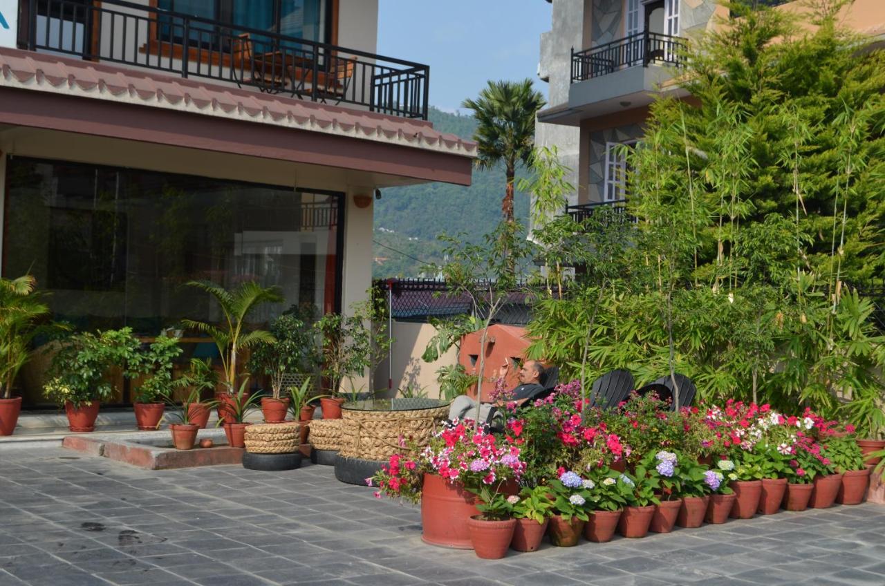 Hotel Karuna Pokhara Extérieur photo