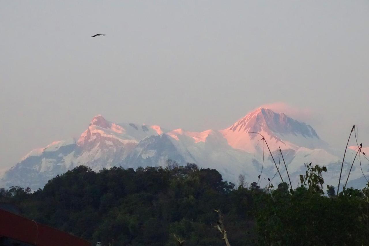 Hotel Karuna Pokhara Extérieur photo