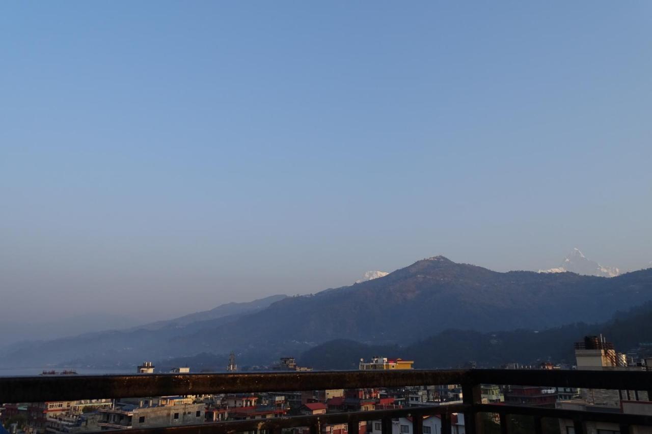 Hotel Karuna Pokhara Extérieur photo