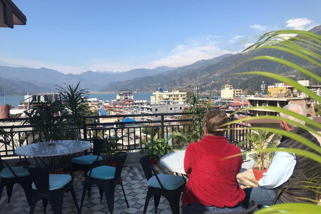 Hotel Karuna Pokhara Extérieur photo