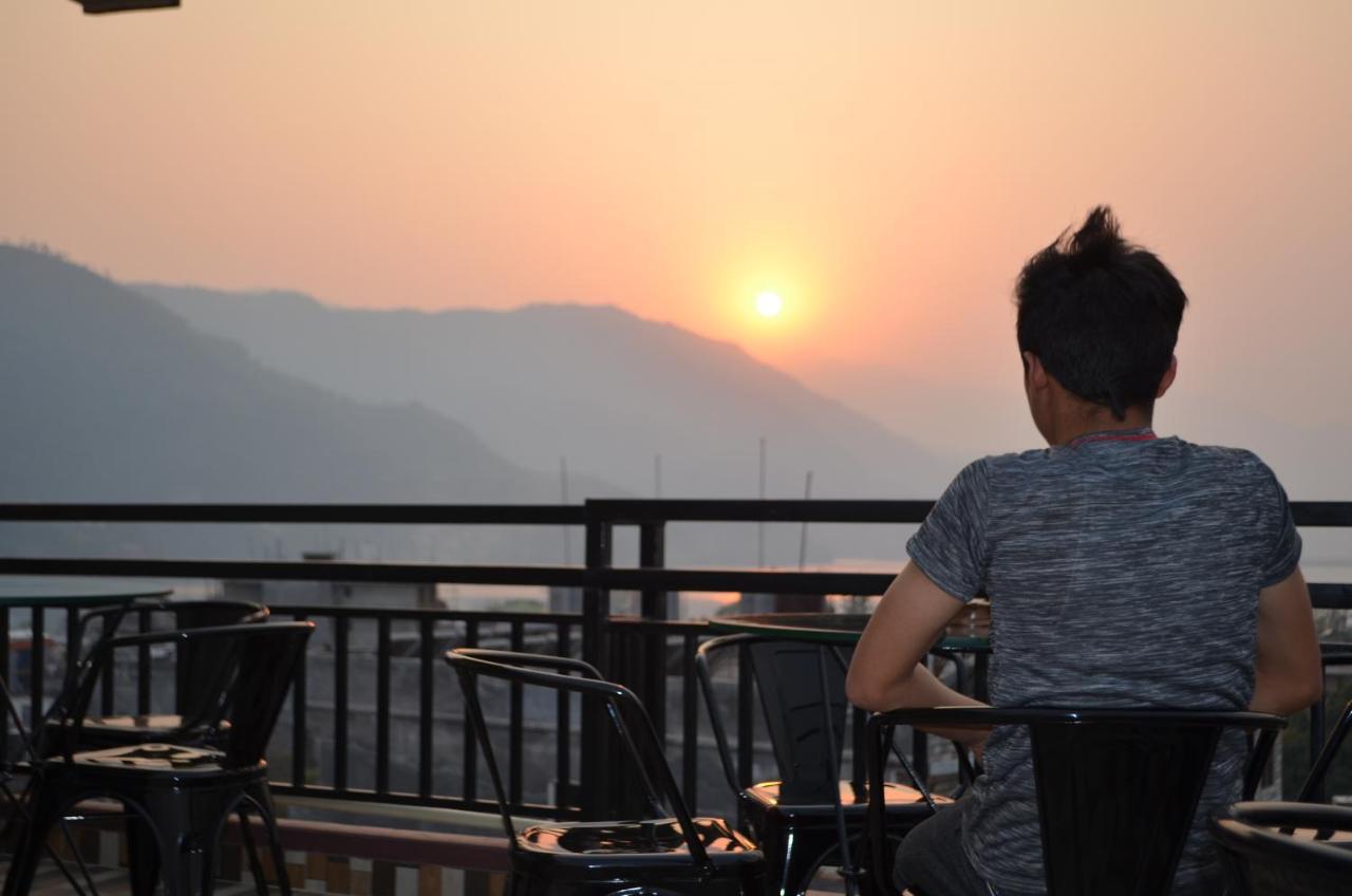Hotel Karuna Pokhara Extérieur photo